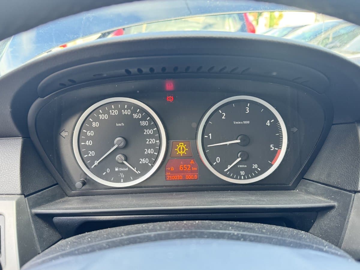 Tableau de bord BMW E60 avec voyant airbag allumé - Diagnostic initial