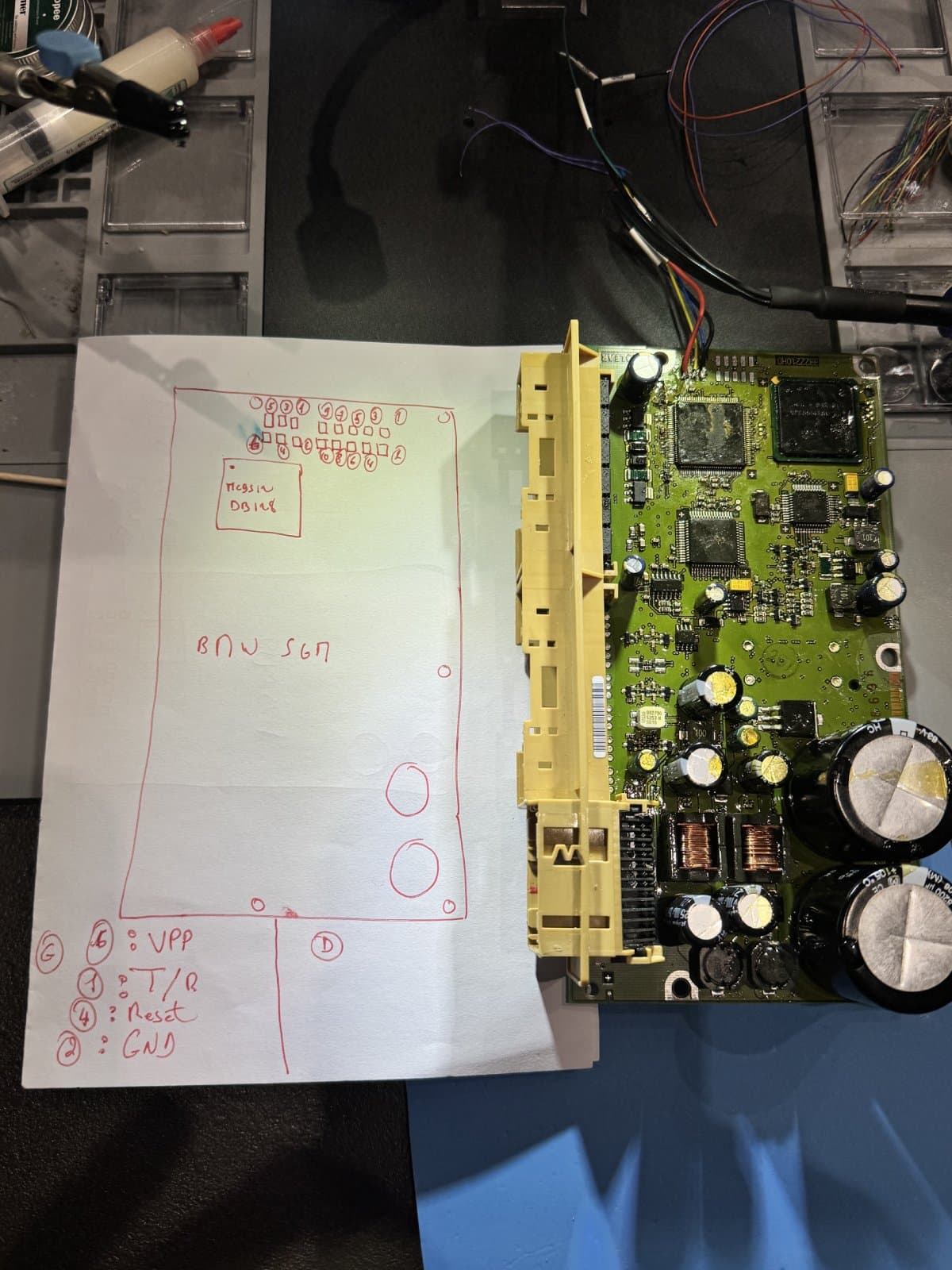 Schéma de brochage BDM pour programmation du MC9S12 DB128