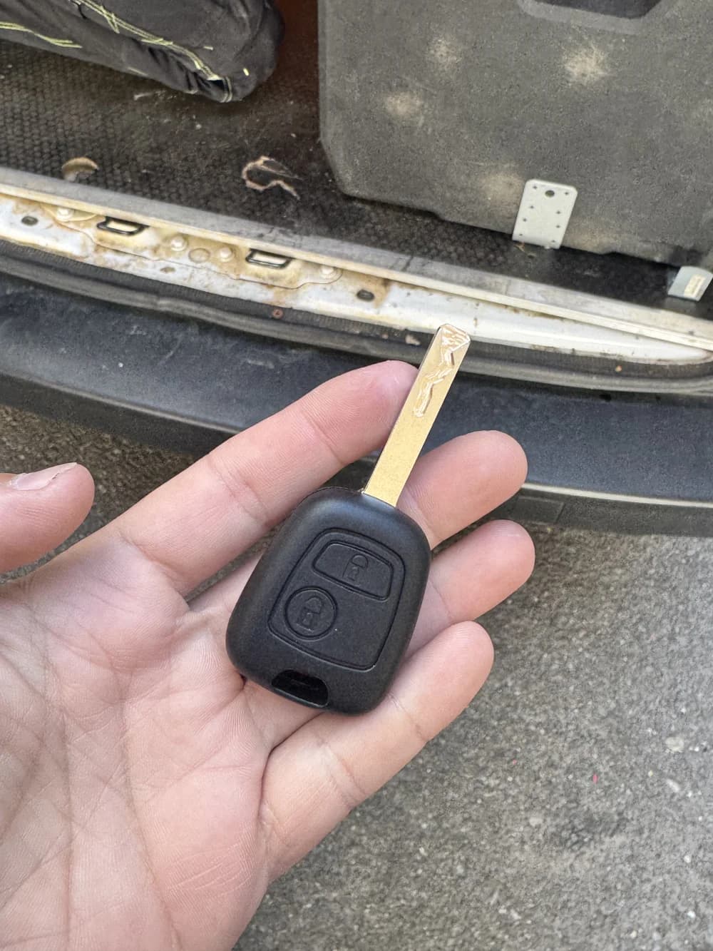 Taillage insert clé Peugeot 107