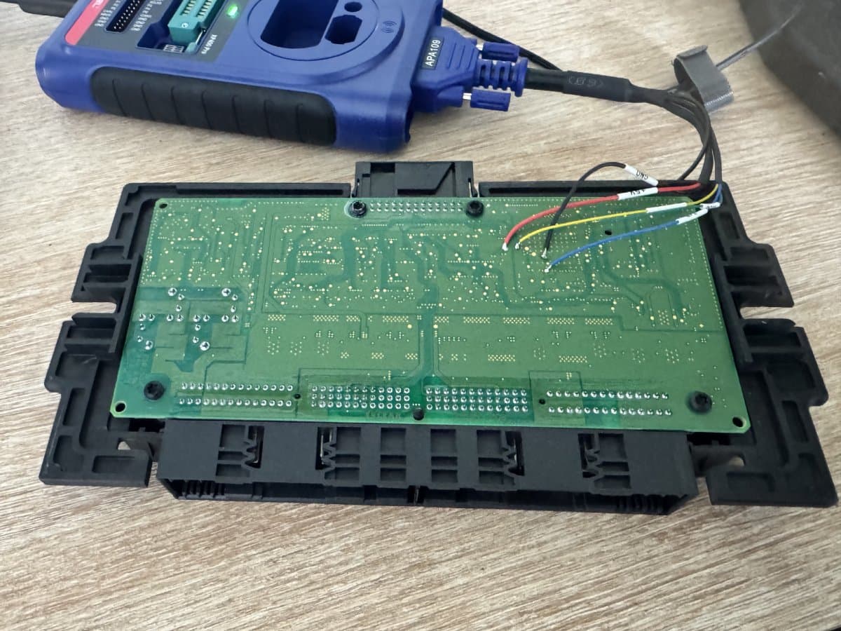 Connexion au microcontrôleur Motorola MC9S12XEQ384