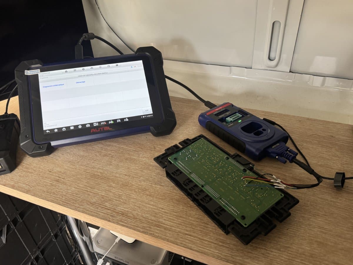 Boîtier FRM3 BMW X1 - Préparation pour réparation