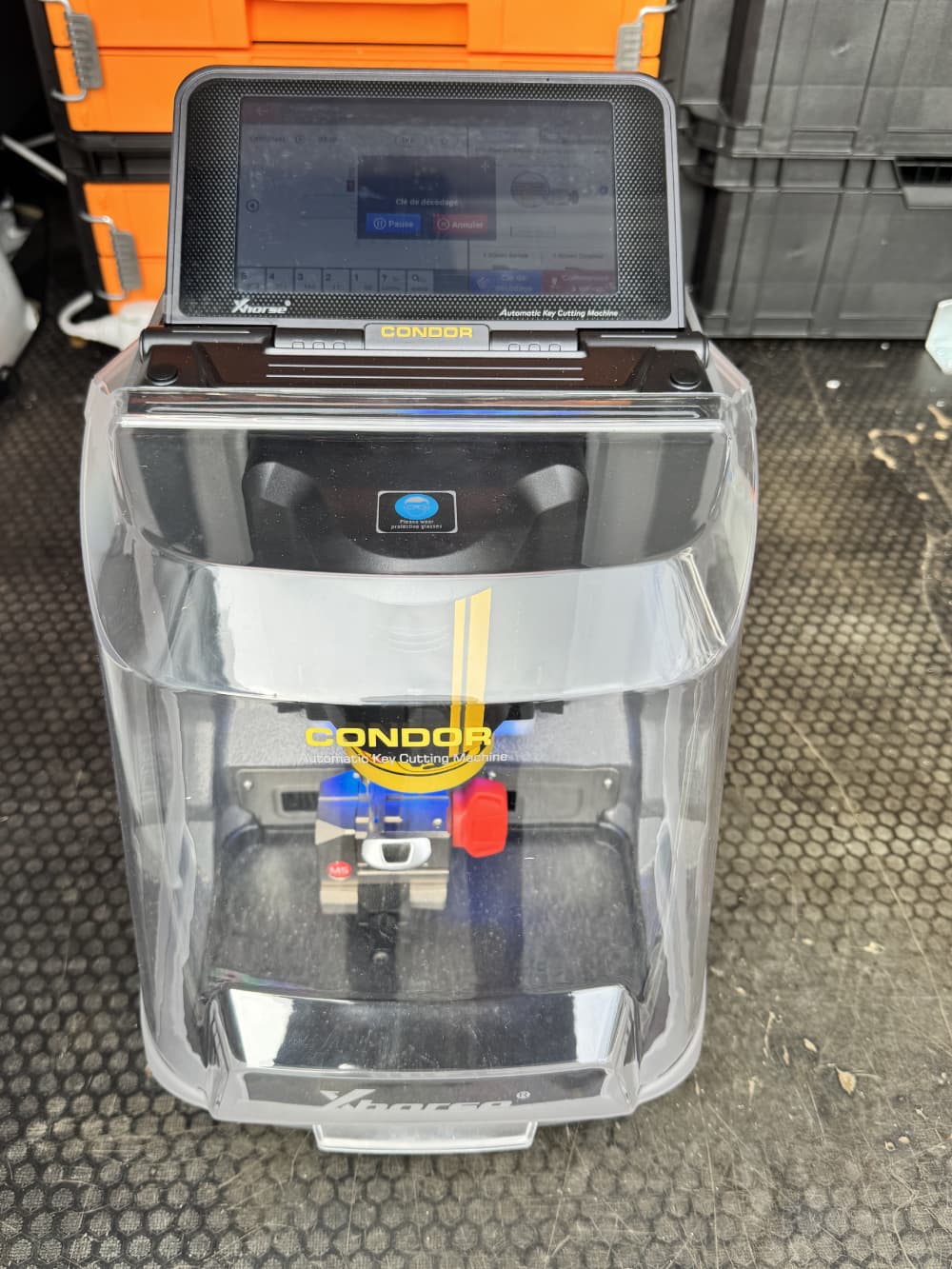 Taillage précis de l'insert après décodage de la clé originale