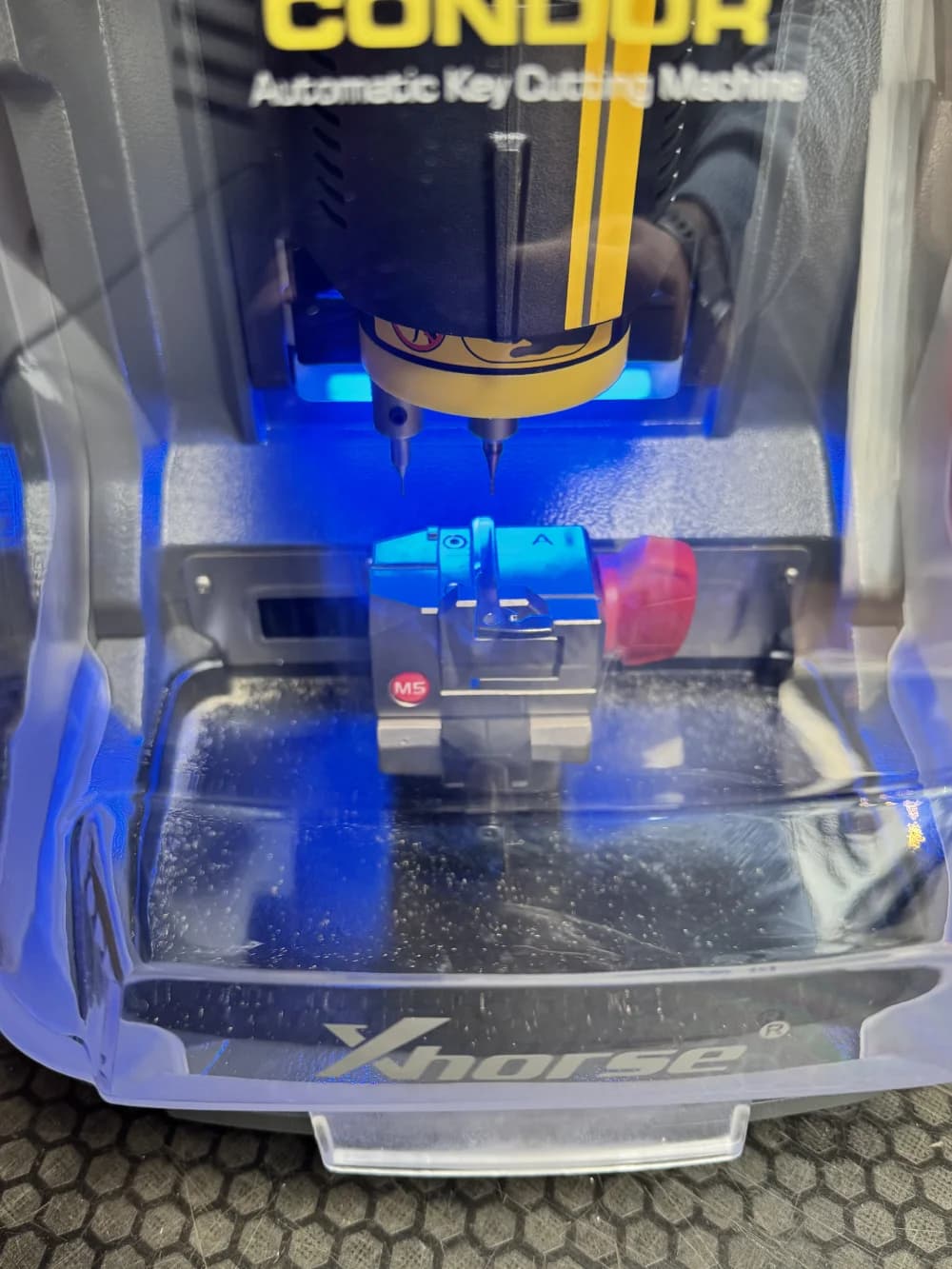 Taillage précis de l'insert après obtention du code