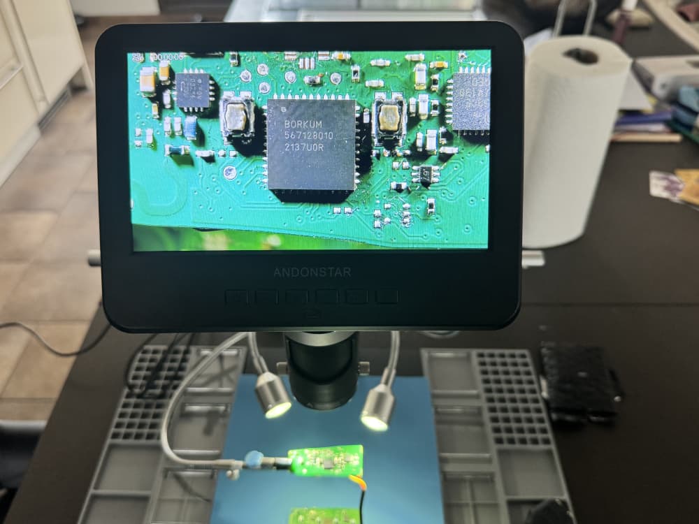 Identification du processeur Borkum 567128010 sur la clé Porsche Cayenne MLB endommagée